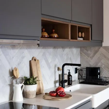 La Ruinette - Modern 1 Bed, 3 Mins From Cable Car Apartment *